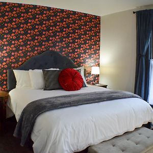 Deluxe King Room 9