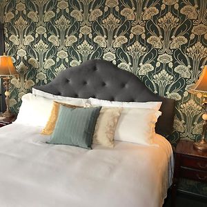Superior King Room 10